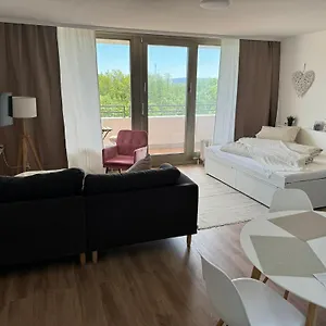 Apartment 1 Mit Balkon Und Kueche, Bayreuth